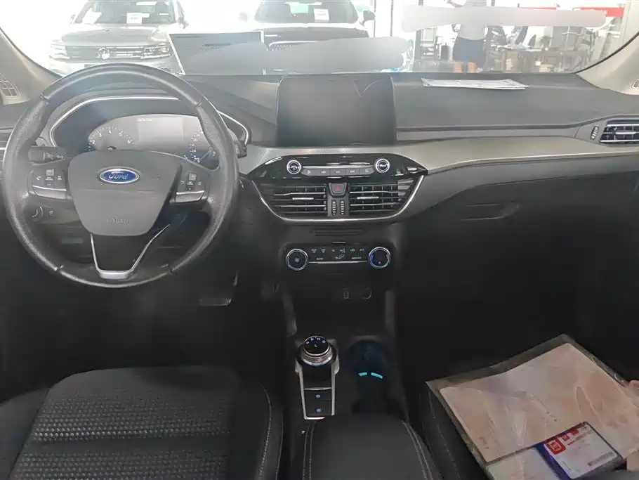 Ford Focus 2019 — фото 12