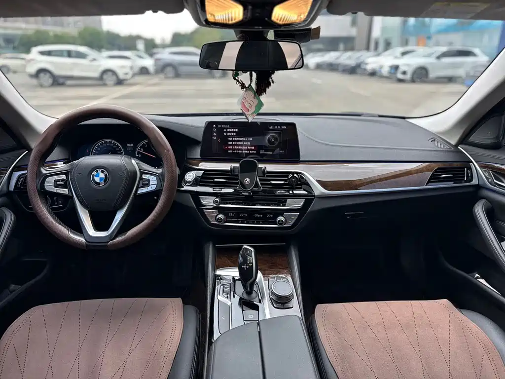 BMW 5 Series 2018 — фото 5