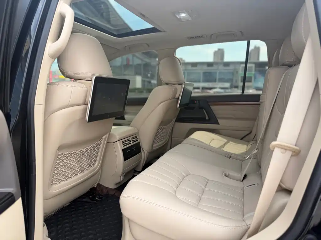 Toyota Land Cruiser 2018 — фото 10