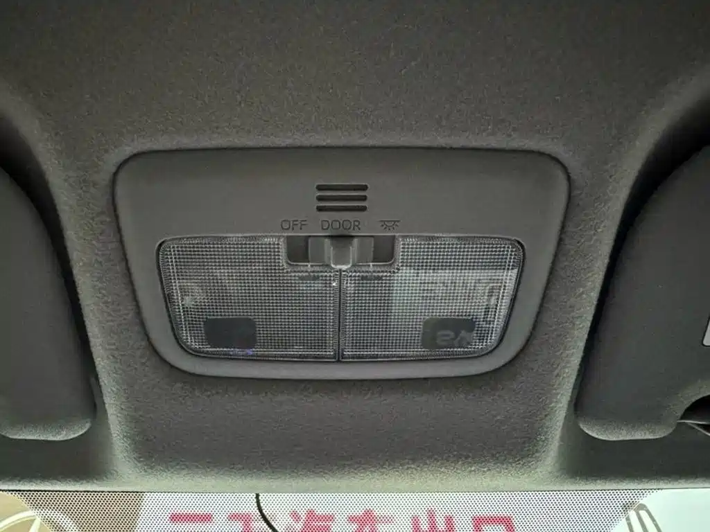 Toyota Yaris L 2023 — фото 14