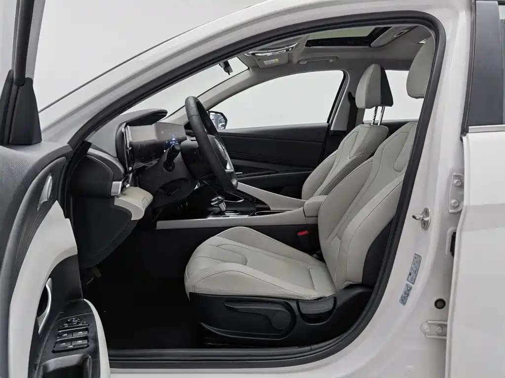Hyundai Elantra 2021 — фото 10
