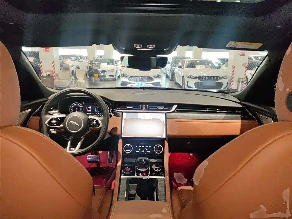 Jaguar XFL 2025 — фото 10