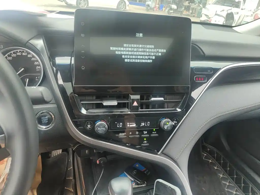 Toyota Camry 2022 — фото 13