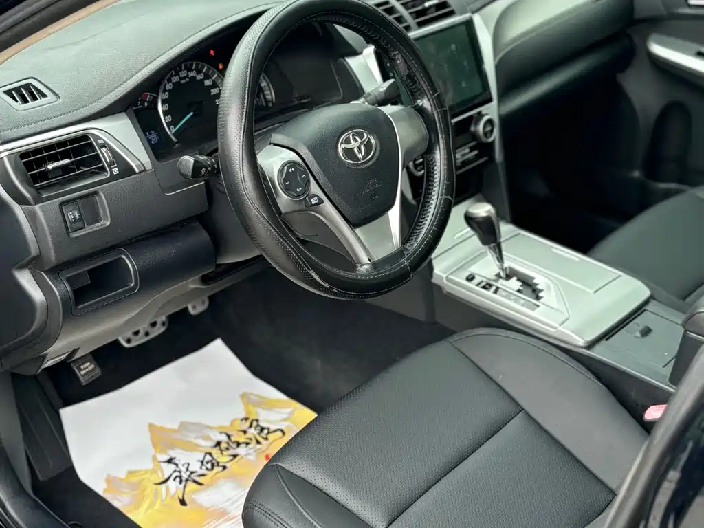 Toyota Camry 2014 — фото 8