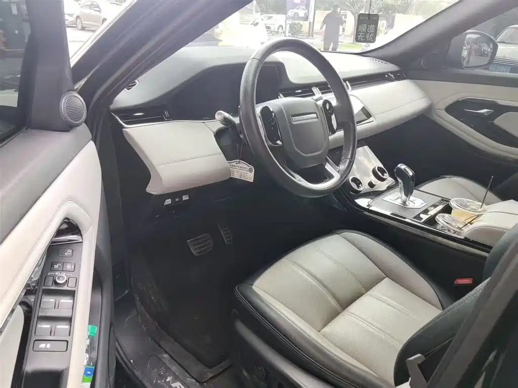 Land Rover Evoque 2021 — фото 6