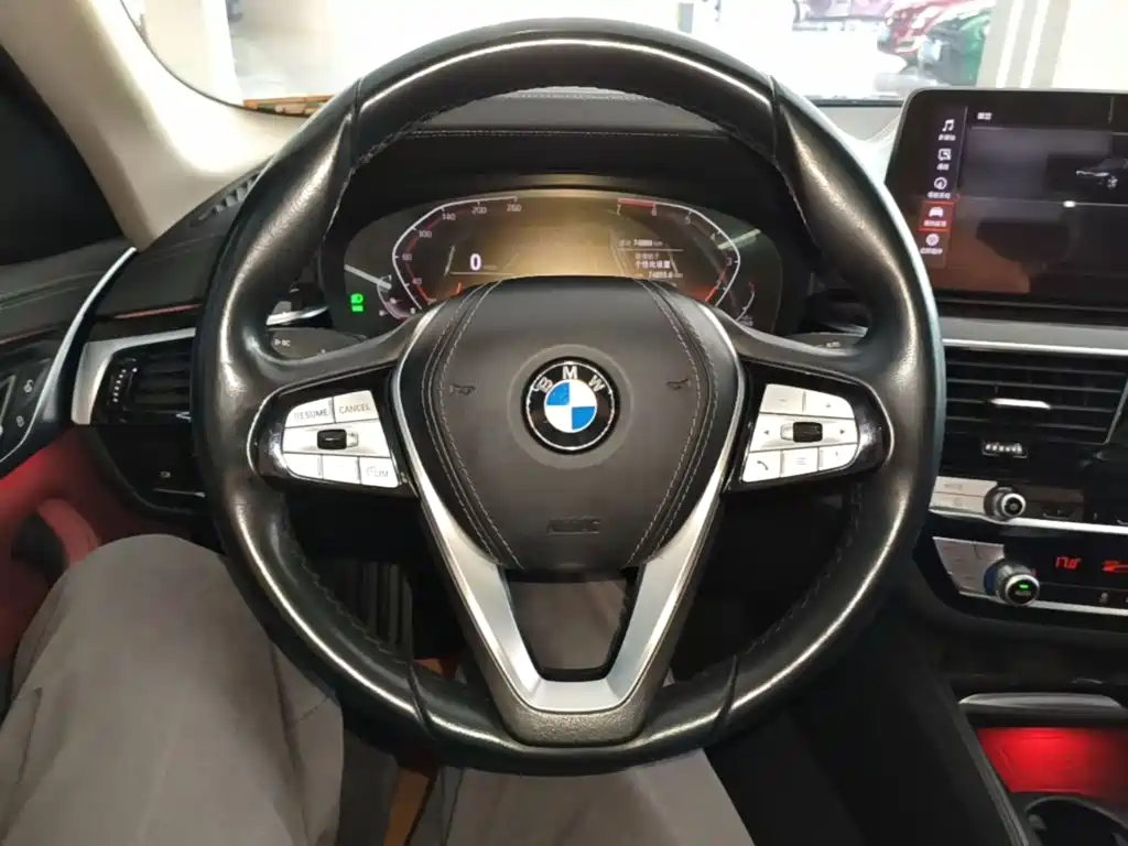 BMW 5 Series 2021 — фото 11