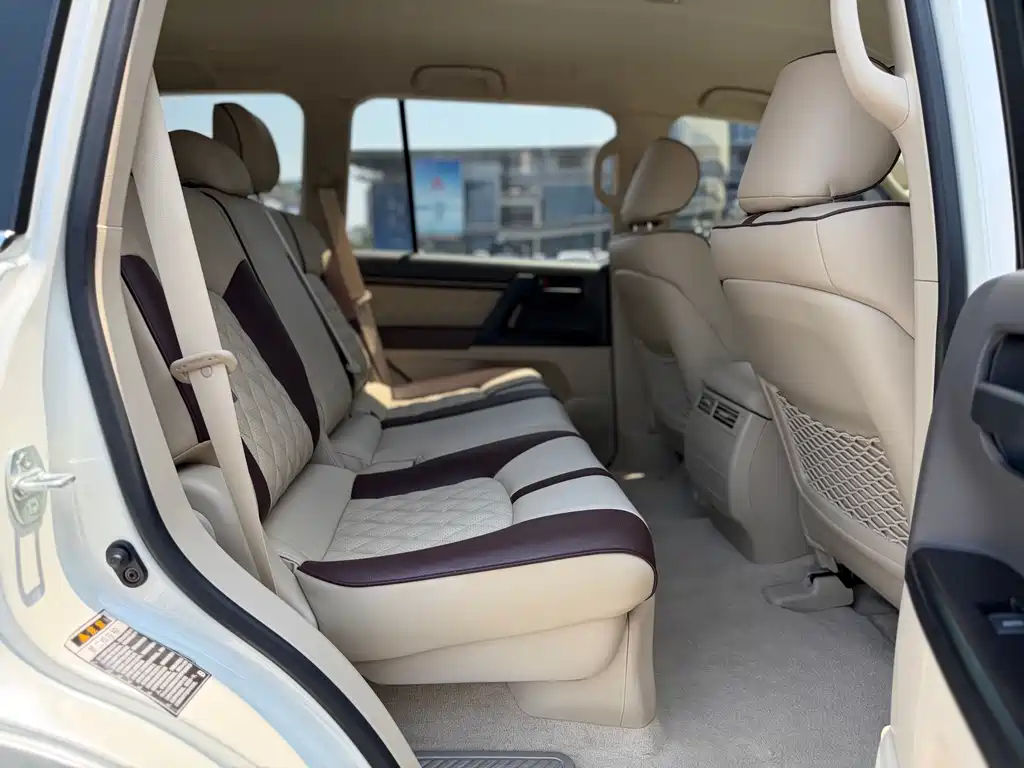 Toyota Land Cruiser 2020 — фото 11