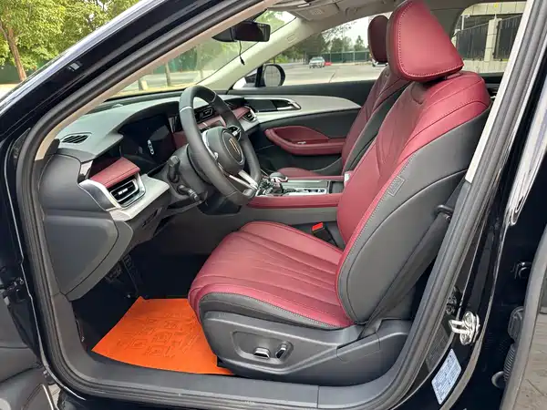 Hongqi H5 2025