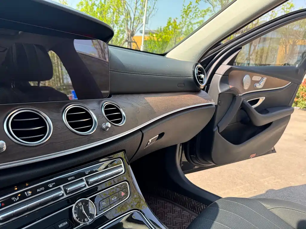 Mercedes-Benz E-Class 2017 — фото 10