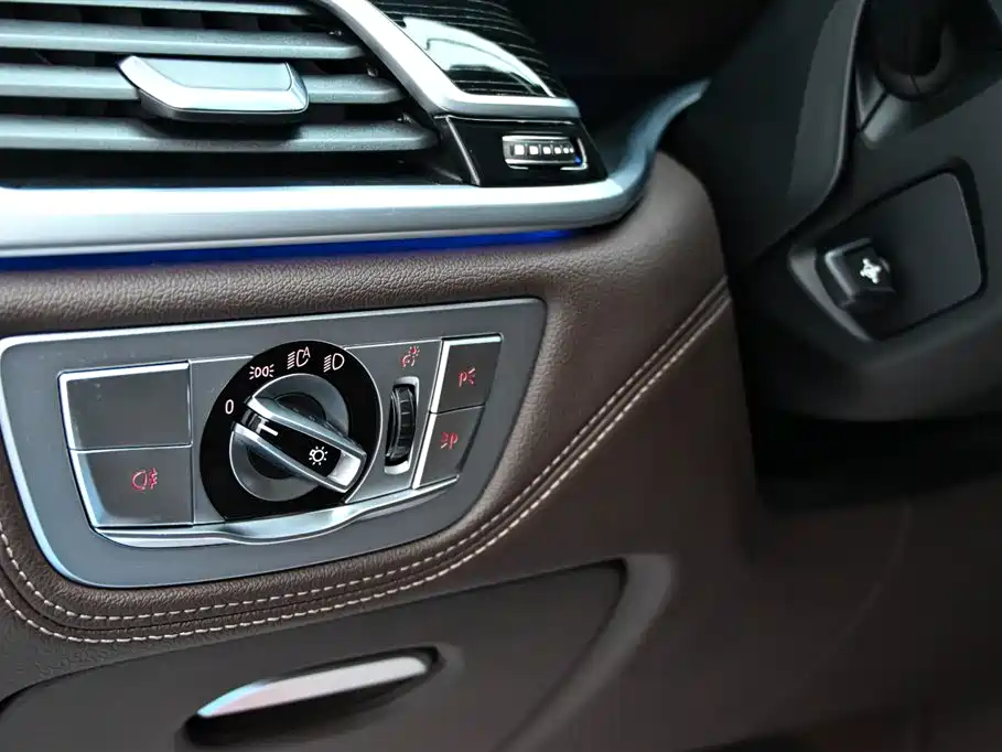 BMW 7 Series 2019 — фото 25
