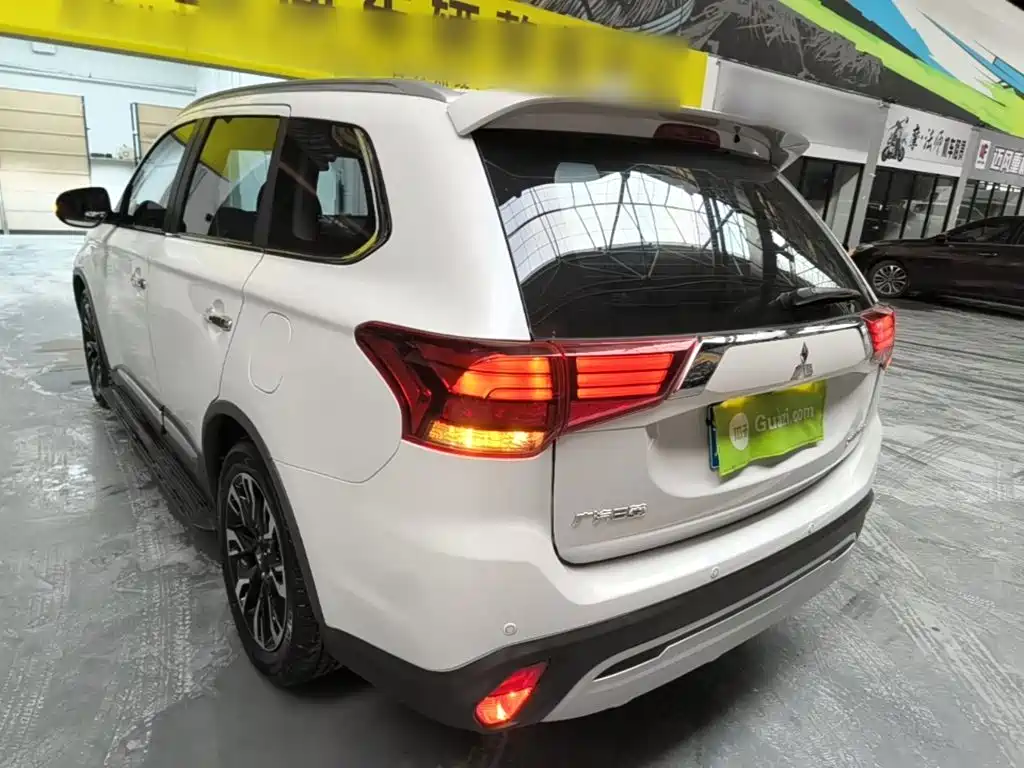 Mitsubishi Outlander 2020 — фото 5