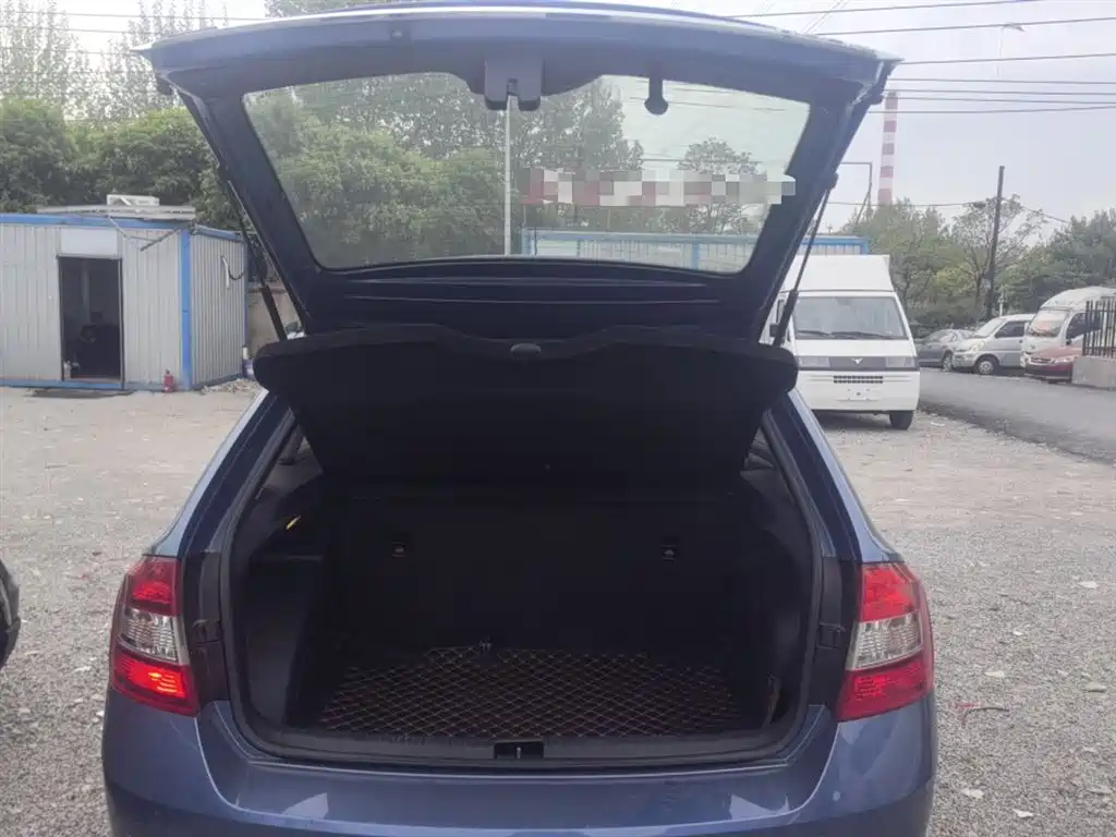 Skoda Rapid Spaceback 2015 — фото 19