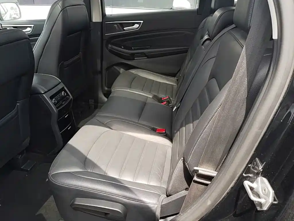 Ford Edge 2018 — фото 17