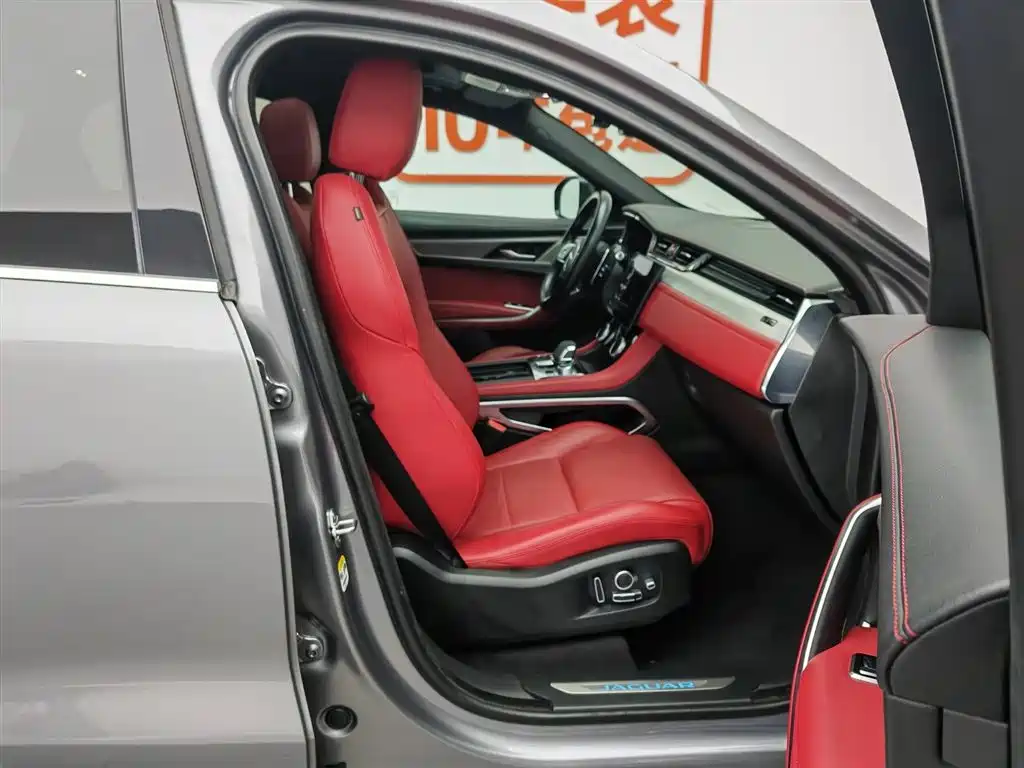Jaguar F-PACE 2021 — фото 23