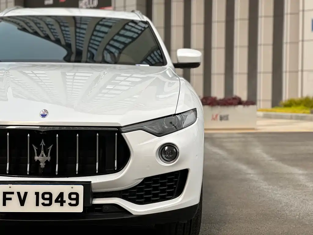 Maserati Levante 2017 — фото 10