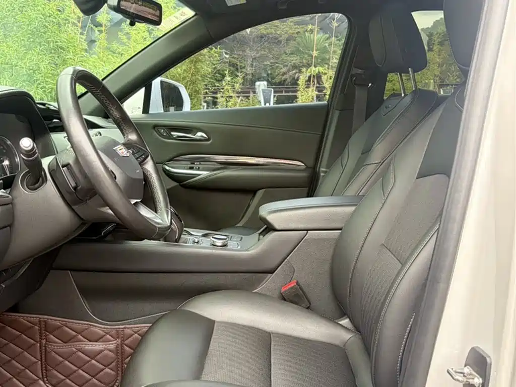 Cadillac XT4 2019 — фото 14