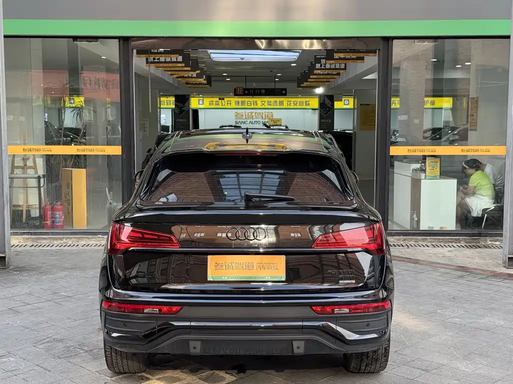 Audi Q5L Sportback 2024 — фото 5