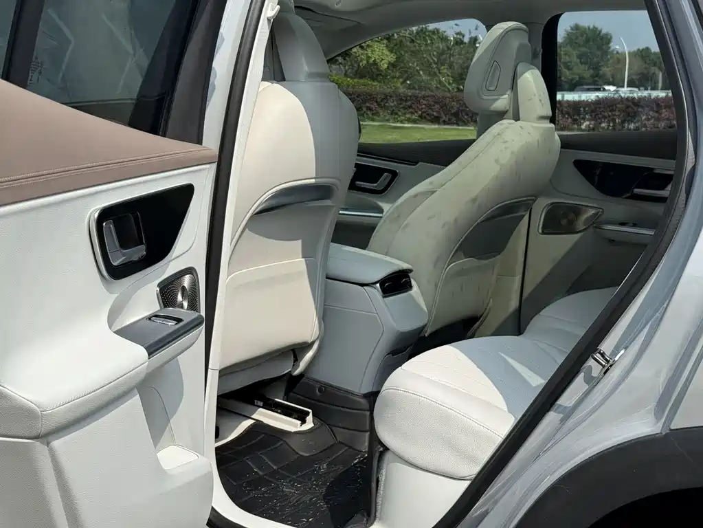Mercedes-Benz EQE SUV 2023 — фото 10