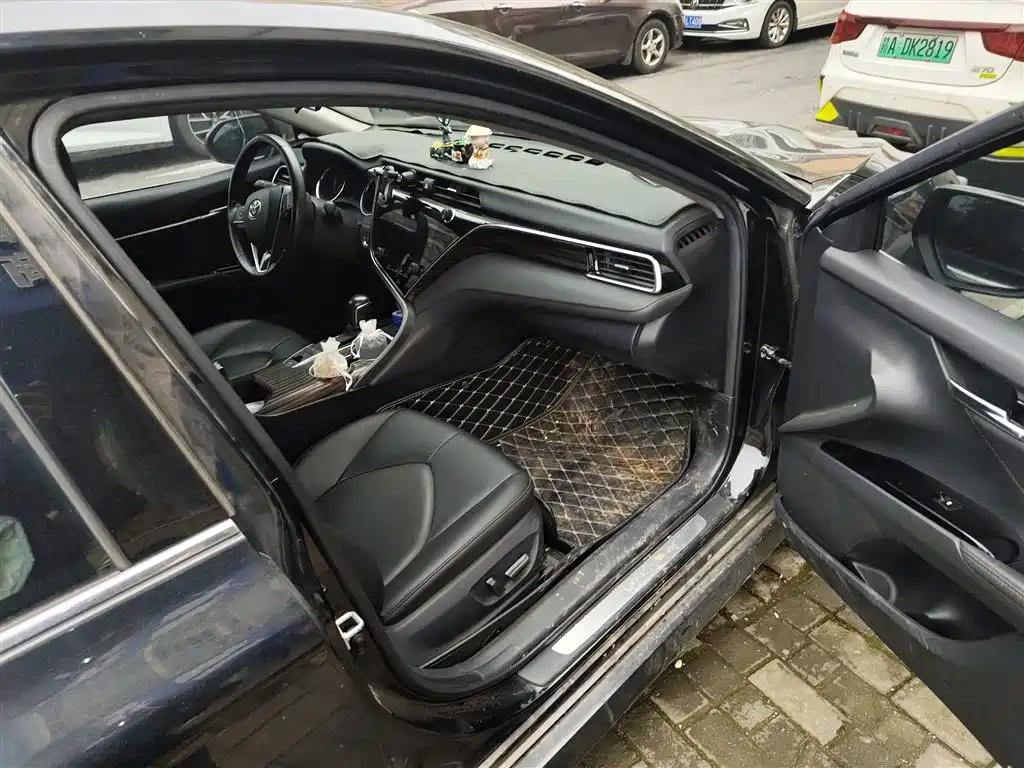 Toyota Camry 2020 — фото 19