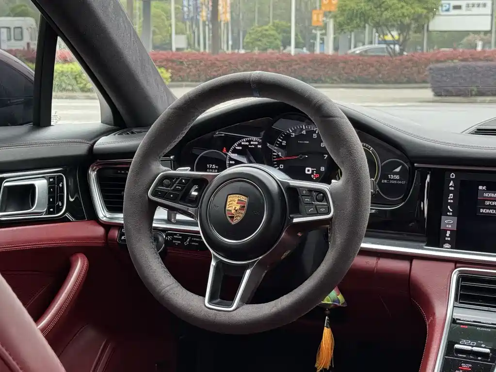 Porsche Panamera 2018 — фото 17