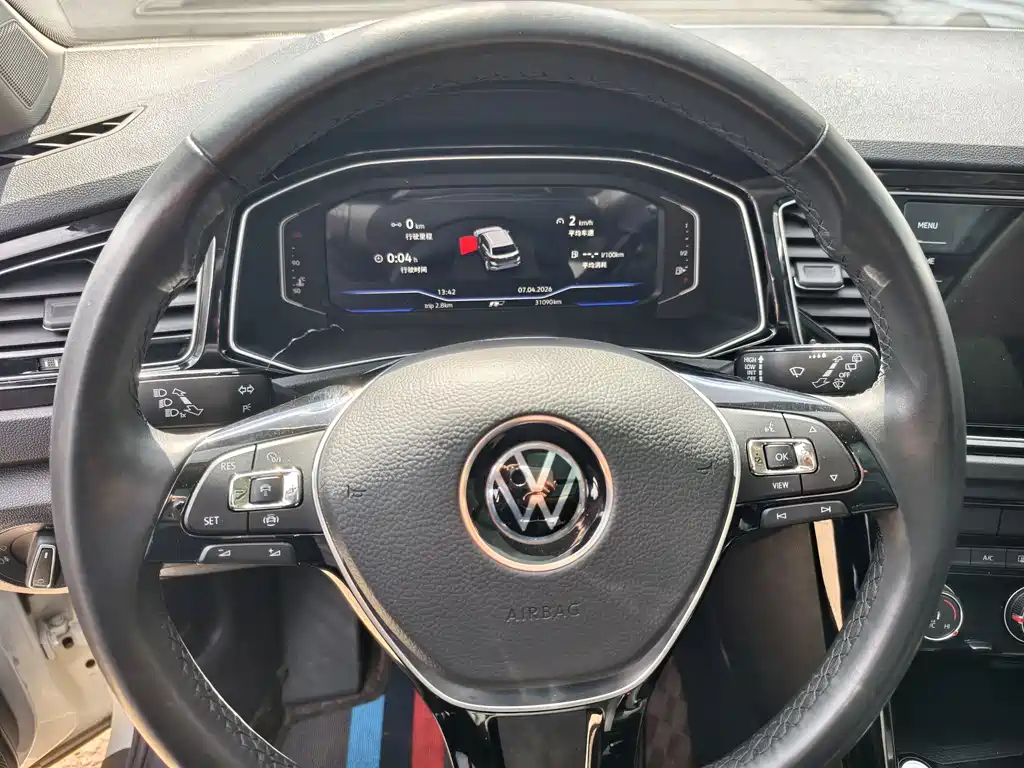 Volkswagen T-Roc 2023 — фото 10