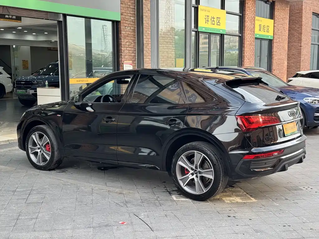 Audi Q5L Sportback 2024 — фото 6