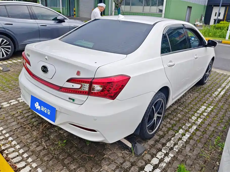 BYD Qin NEV 2014 — фото 3