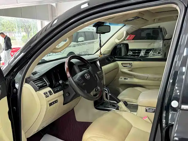 Lexus LX 2009