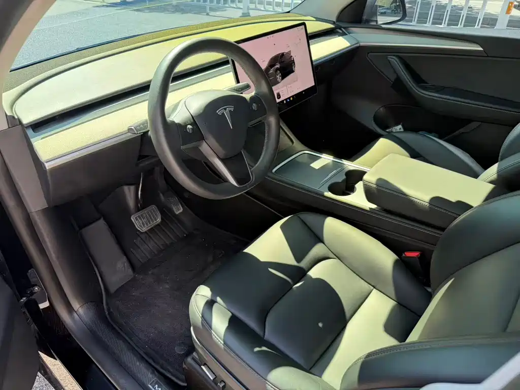 Tesla Model Y 2023 — фото 12
