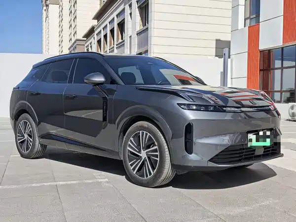 Lynk & Co 08 EM-P 2024