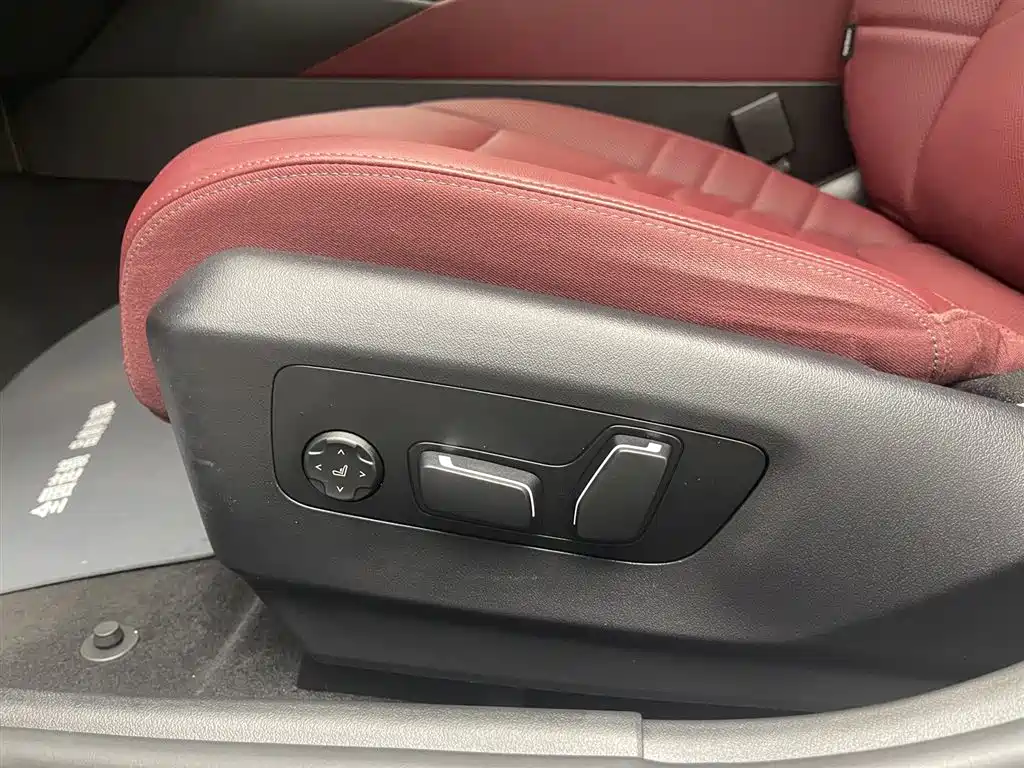 BMW 5 Series 2025 — фото 19
