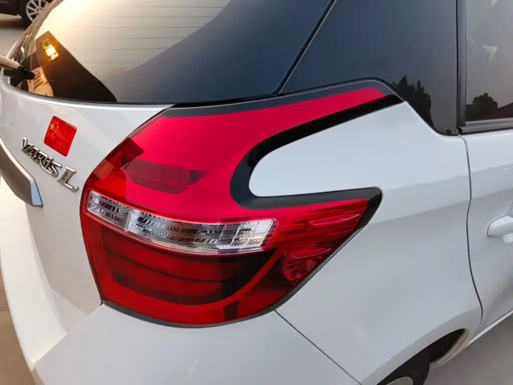 Toyota Yaris L 2018 — фото 8