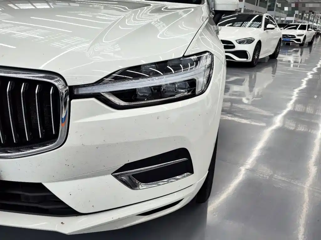 Volvo XC60 2020 — фото 24