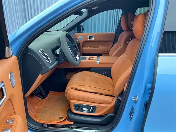 Li Auto L8 2025