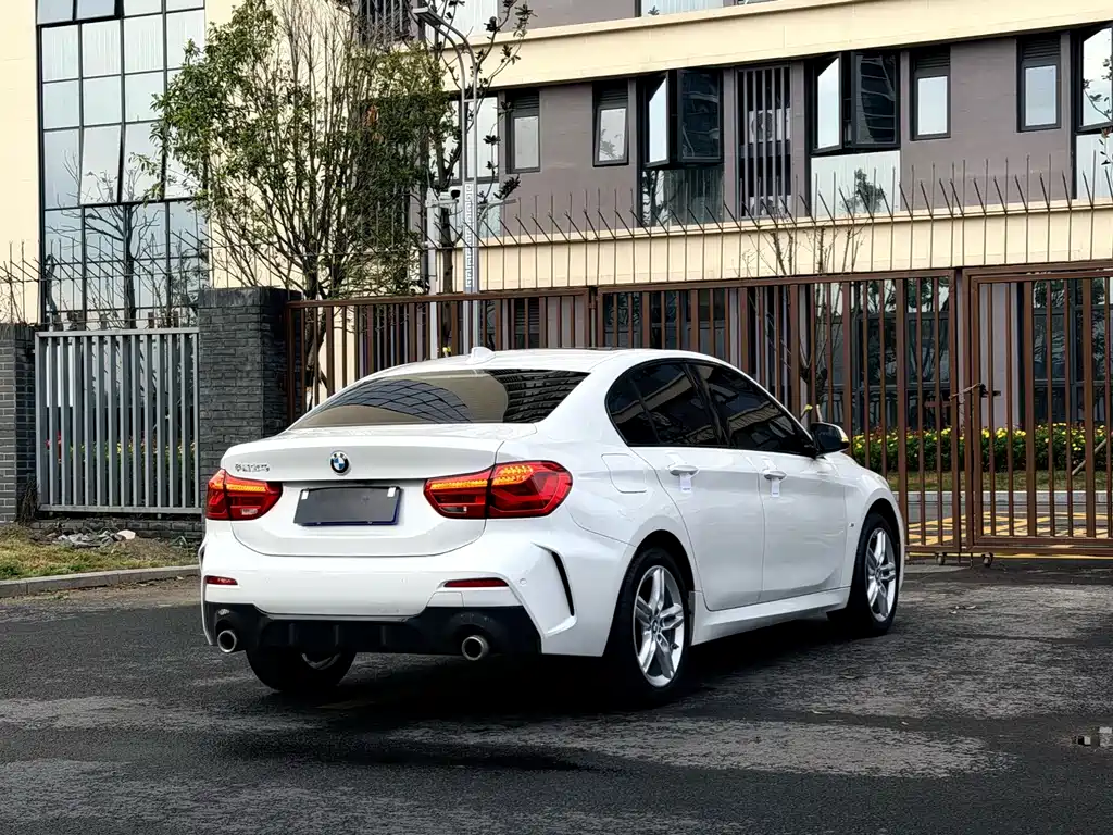 BMW 1 Series 2020 — фото 8