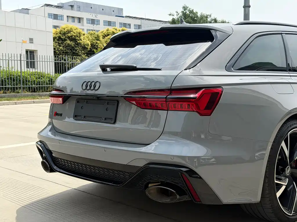 Audi RS 6 2021 — фото 26
