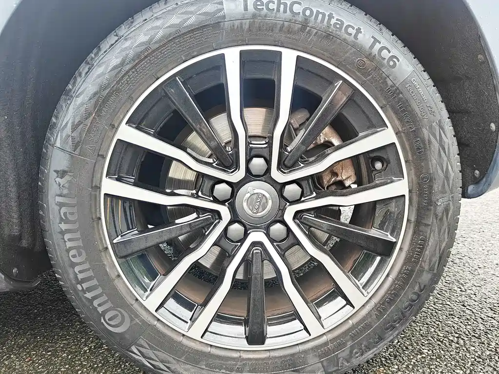 Volvo V40 2017 — фото 11