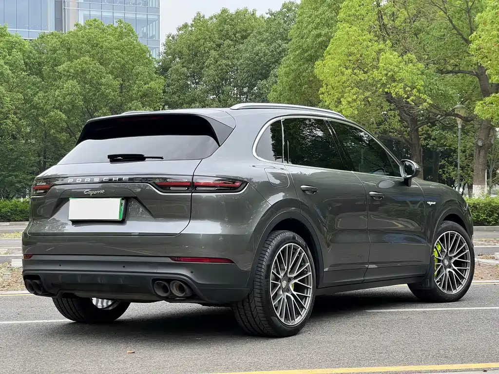 Porsche Cayenne Hybrid 2021