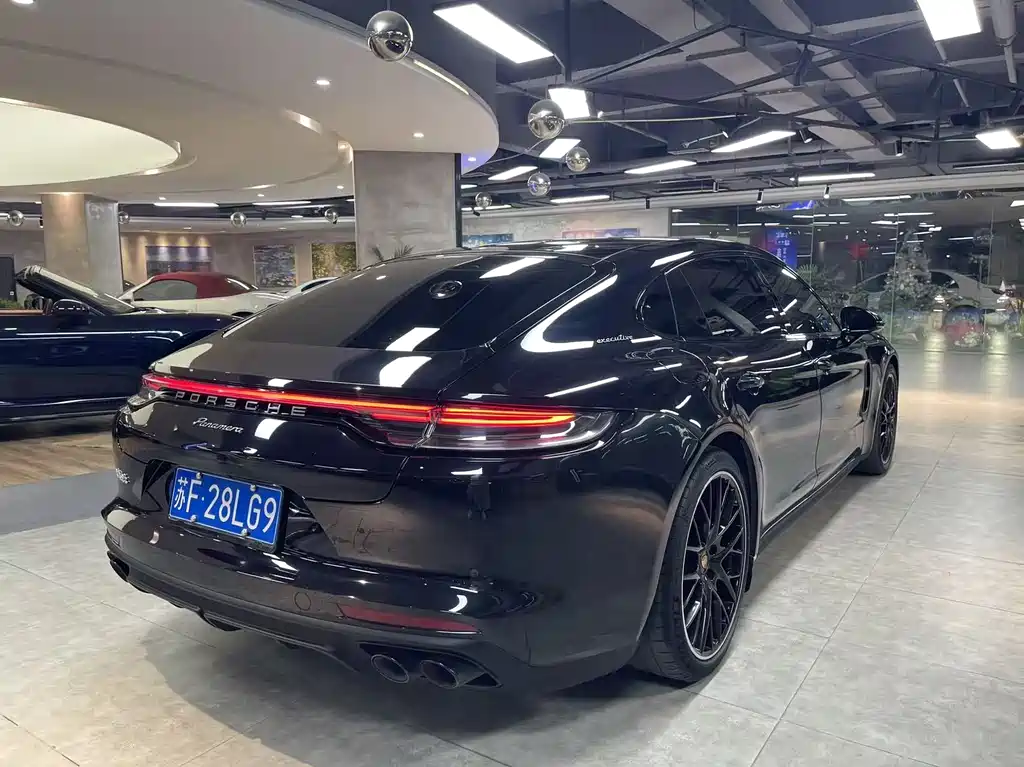 Porsche Panamera 2023