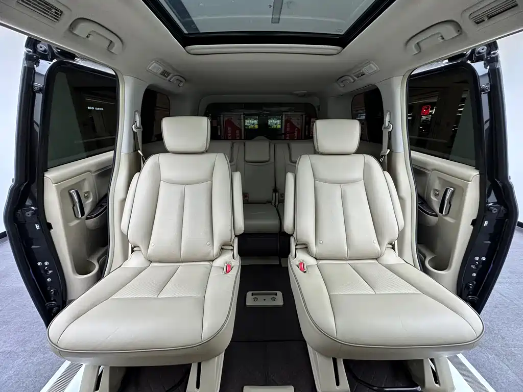 Nissan Quest 2017 — фото 23