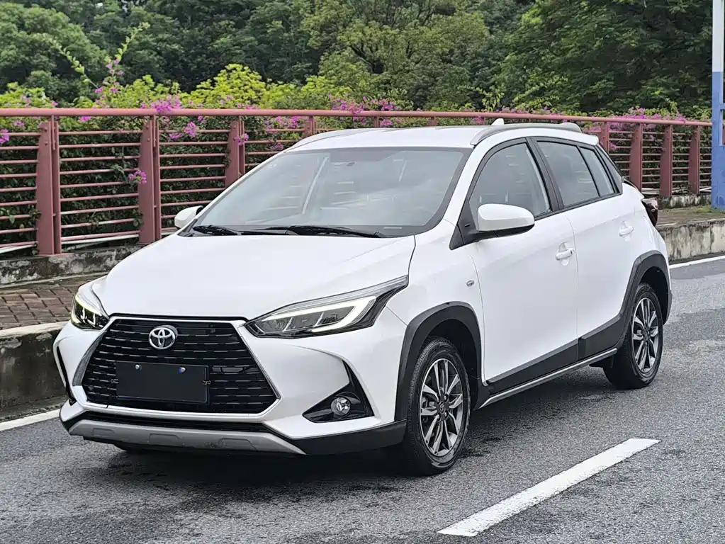 Toyota Yaris L 2022 — фото 2