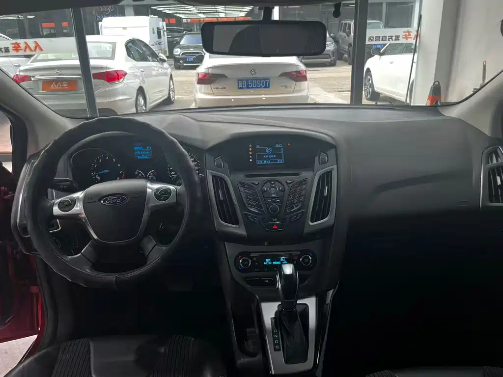 Ford Focus 2014 — фото 13