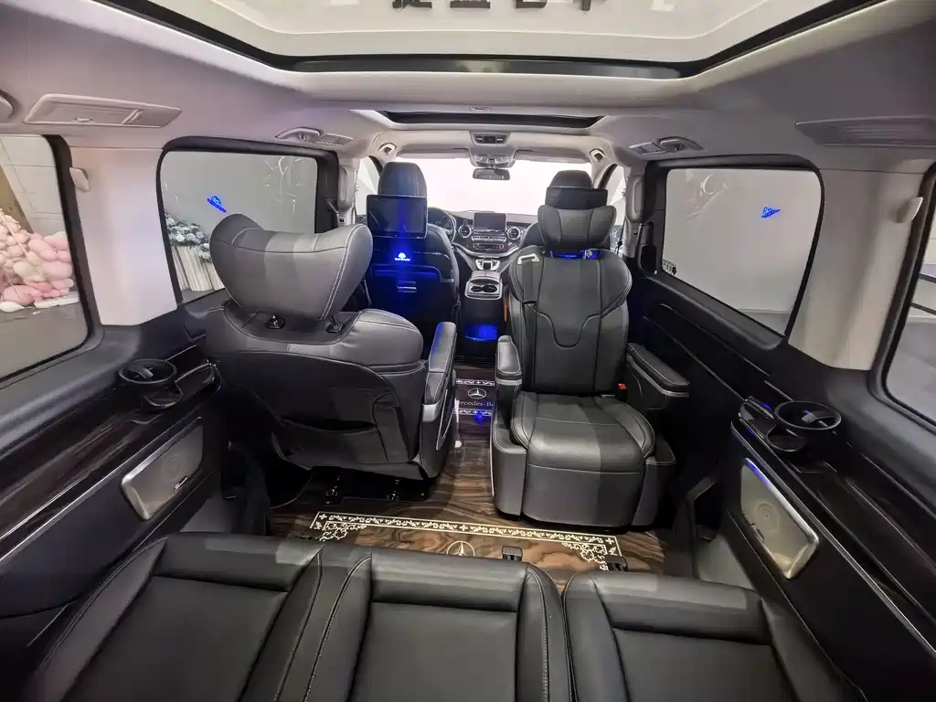 Mercedes-Benz V-Class 2020 — фото 16