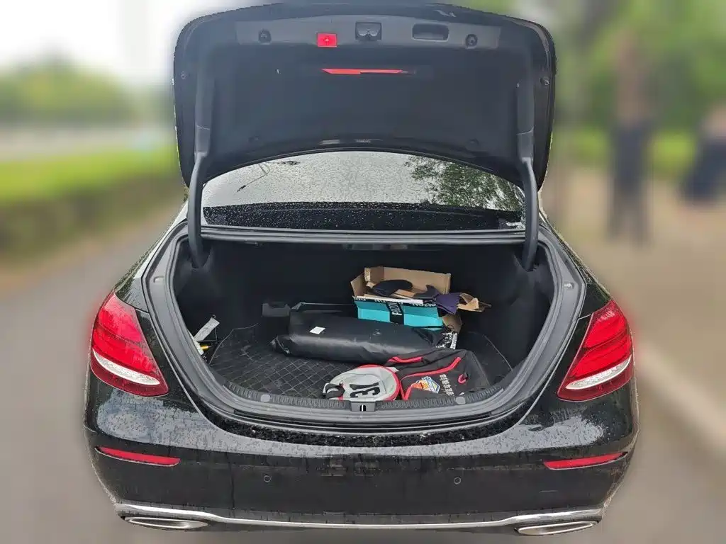 Mercedes-Benz E-Class 2018 — фото 20