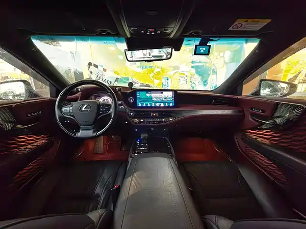 Lexus LS 2021