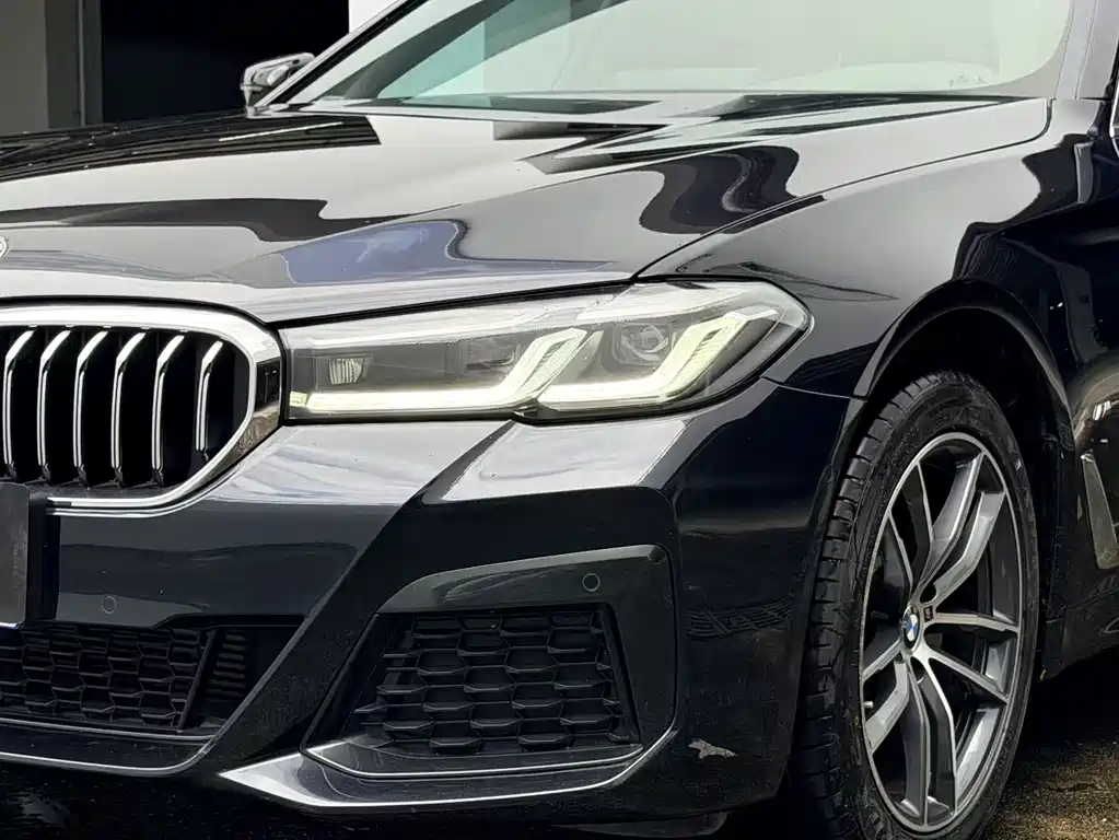 BMW 5 Series 2023 — фото 10