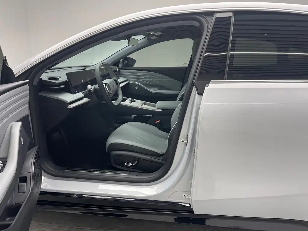Geely Galaxy E8 2025 — фото 16