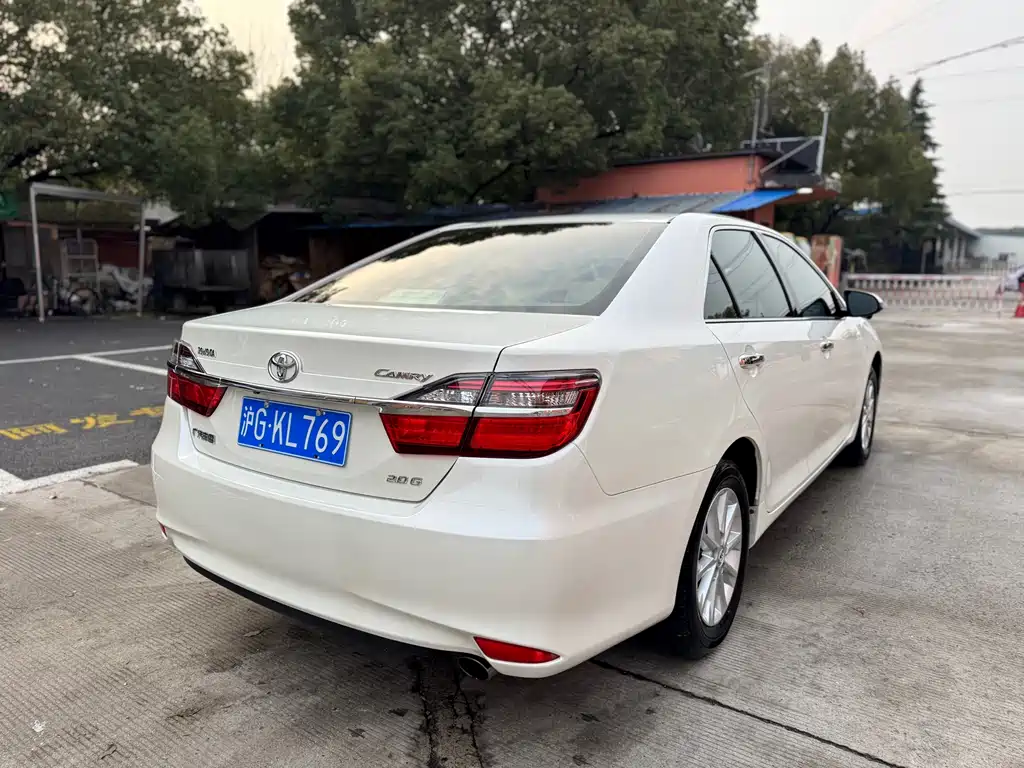 Toyota Camry 2017 — фото 10