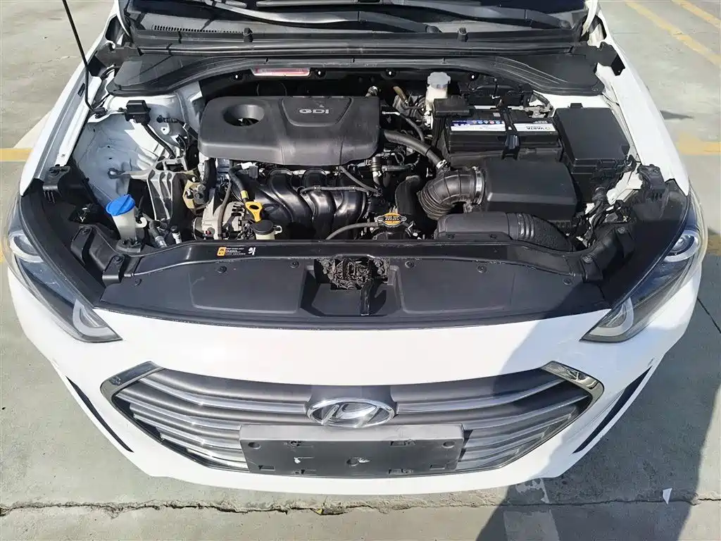 Hyundai Elantra 2017 — фото 16