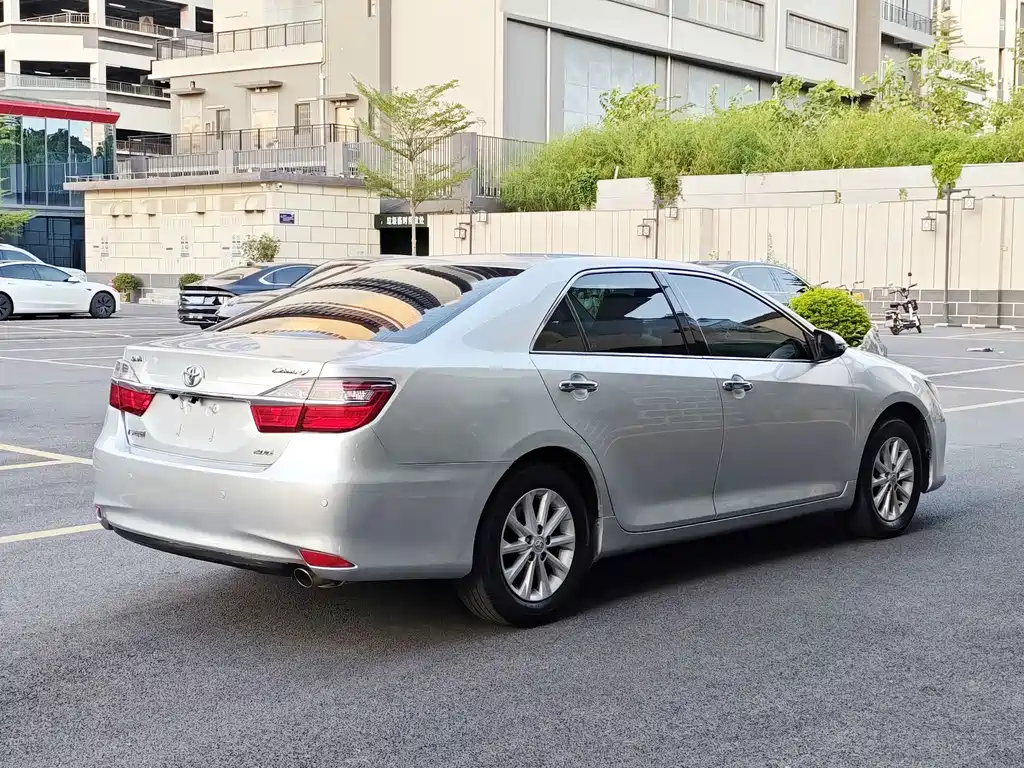 Toyota Camry 2016 — фото 4